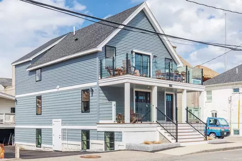 2 M St #UP, Hampton, NH 03842