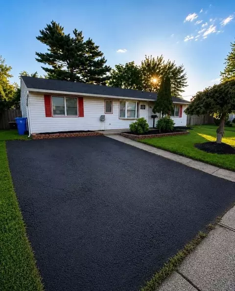 20 Graceful Ln, Levittown, PA 19055
