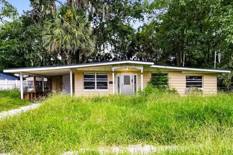 3018 Carrevero Dr W, Jacksonville, FL 32216