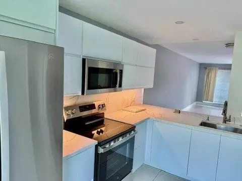55 SE 14th St, Boca Raton, FL 33432