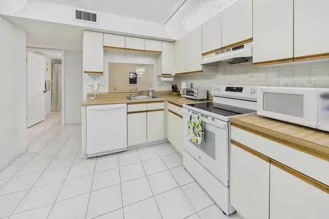 15451 Pembridge Dr, Delray Beach, FL 33484
