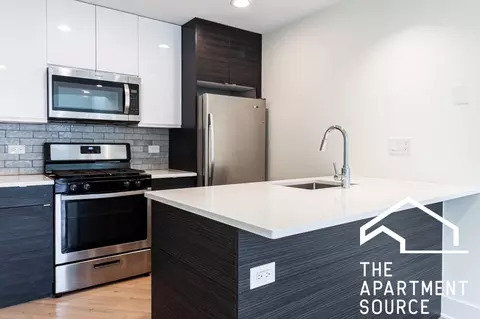 944 W Grace St #102, Chicago, IL 60613