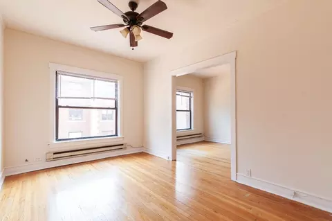 831 W Waveland Ave #S3, Chicago, IL 60613