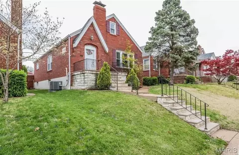 5621 Pernod Ave, Saint Louis, MO 63139