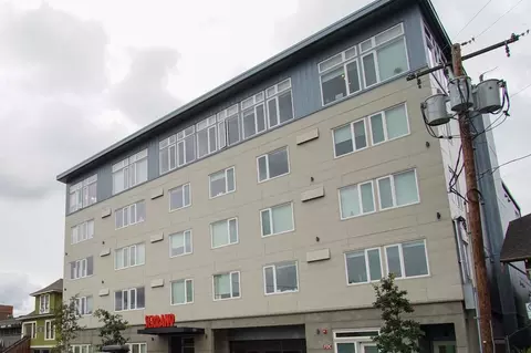 2250 NE Glisan St #203, Portland, OR 97232