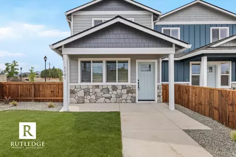 1101 Annalise St, Central Point, OR 97502