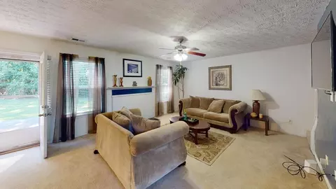 620 Blueangel Dr, College Park, GA 30349