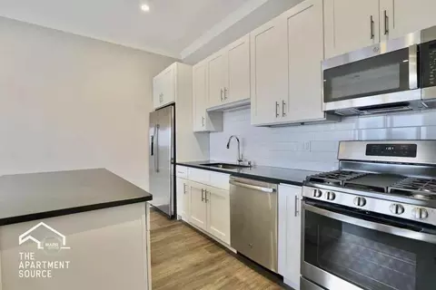 927 W Irving Park Rd #405, Chicago, IL 60613