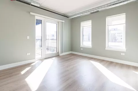 941 W Belmont Ave #406, Chicago, IL 60657