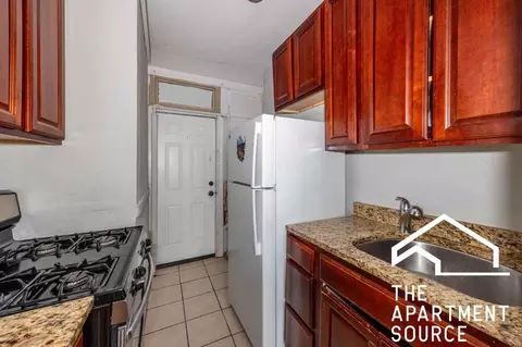 540 W Surf St #GDN, Chicago, IL 60657