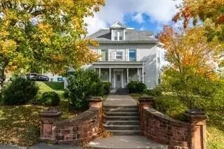 302 N 16th Ave E #7, Duluth, MN 55812