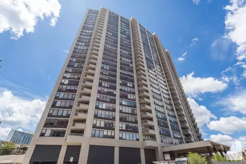3930 N Pine Grove Ave #901, Chicago, IL 60613
