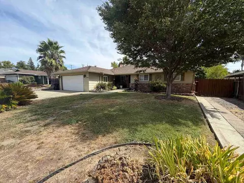 4752 Crestview Dr, Carmichael, CA 95608
