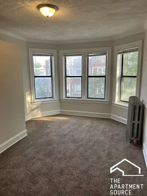 6959 S Paxton Ave #3A, Chicago, IL 60649