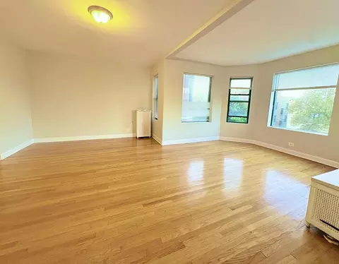 2217 E 69th St #3, Chicago, IL 60649