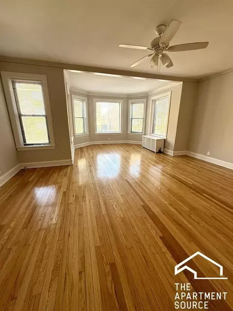 2217 E 69th St #3, Chicago, IL 60649