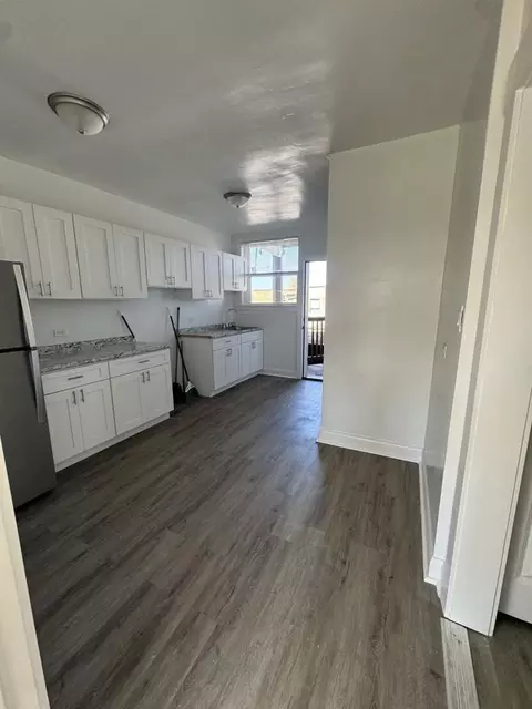 1650 W Morse Ave #3, Chicago, IL 60626