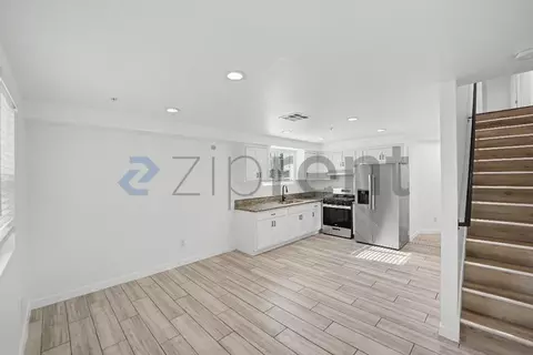 828 14 W 80th St, Los Angeles, CA 90044