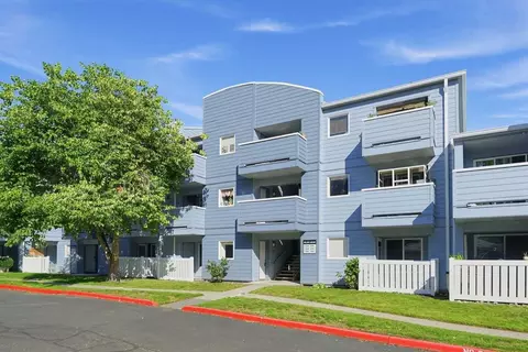 6048 SE Drake St #114, Hillsboro, OR 97123