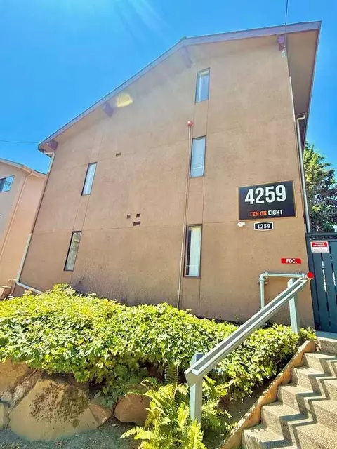 4259 8th Ave NE #6, Seattle, WA 98105