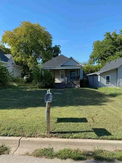 313 E Lincoln Ave, Wellington, KS 67152