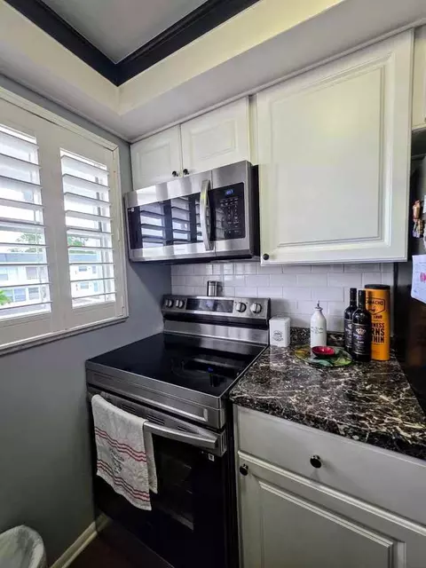1221 Drew St #B19, Clearwater, FL 33755