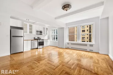 433 W 34th St #9N, New York, NY 10001