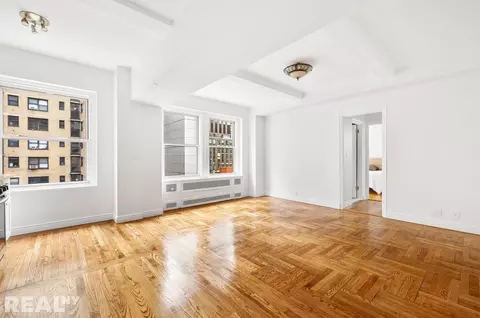 433 W 34th St #9N, New York, NY 10001