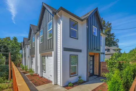 8426 E Burnside St #1, Portland, OR 97216