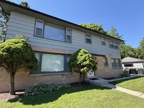 7009 W Lloyd St, Wauwatosa, WI 53213