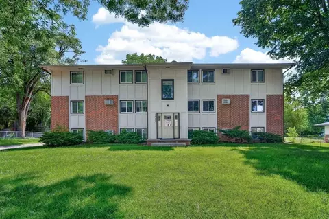 1645 NW 84th St #6, Clive, IA 50325