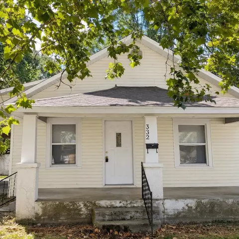 332 E Summit St, Bolivar, MO 65613