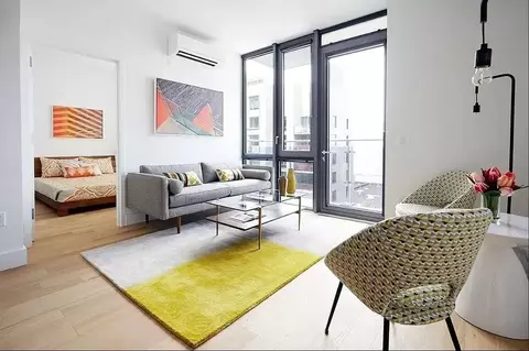 4122 24th St #2C, New York, NY 11101