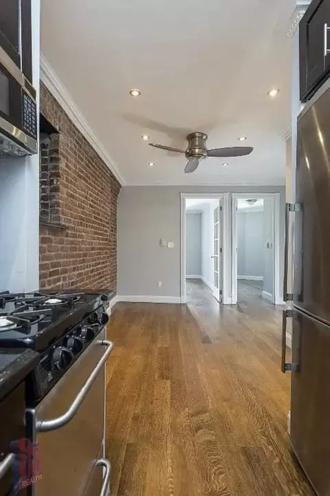 437 W 53rd St #4A, New York, NY 10019