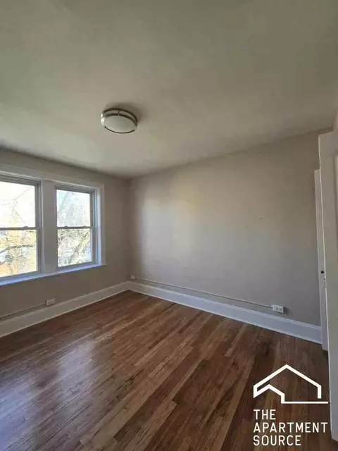 4416 N Whipple St #2E, Chicago, IL 60625