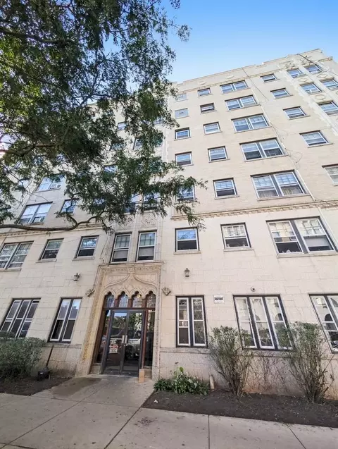 917 W Eastwood Ave #307, Chicago, IL 60640
