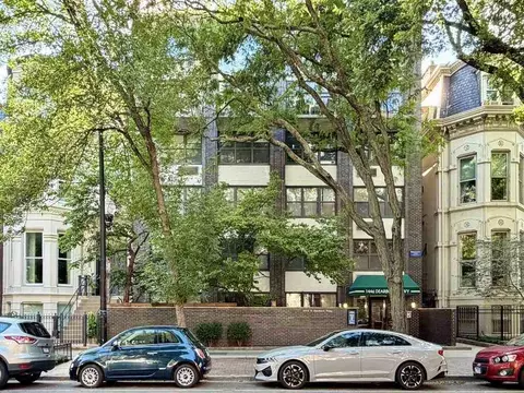 1446 N Dearborn St #5E, Chicago, IL 60610