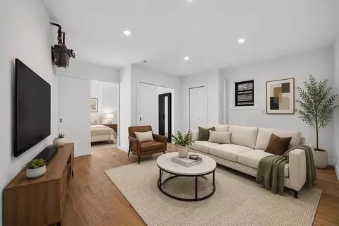 406 W 39th St #5C, New York, NY 10018