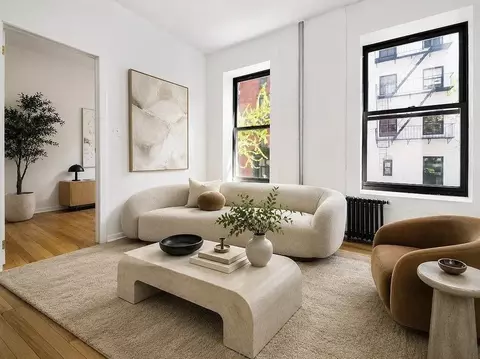117 Perry St #4, New York, NY 10014