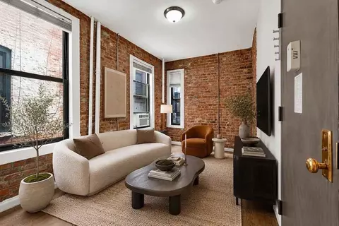 250 Broome St #15, New York, NY 10002