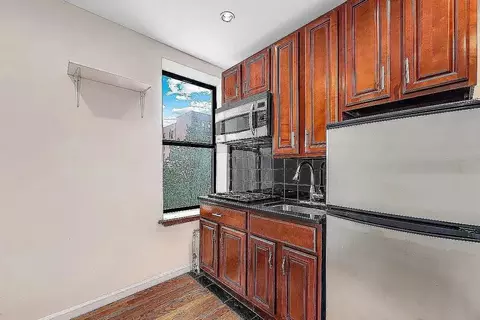 619 E 5th St #9, New York, NY 10009