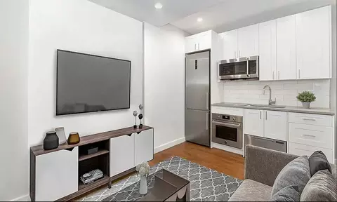 130 1st Ave #2R, New York, NY 10009