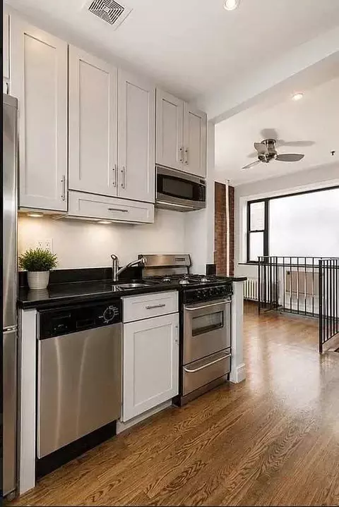 410 E 13th St #1D, New York, NY 10009