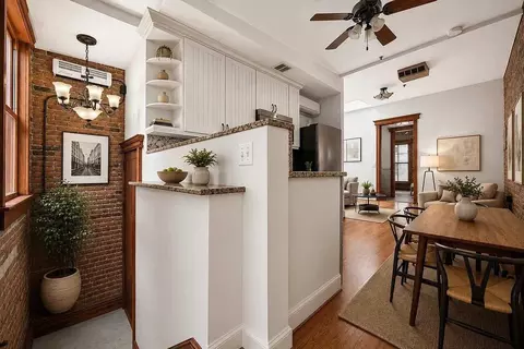 130 W 10th St #3A, New York, NY 10014