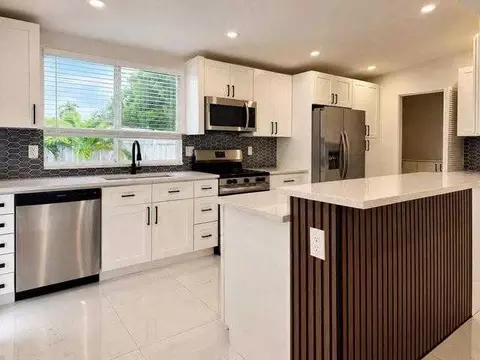 345 Pinehurst Rd, Palm Springs, FL 33461