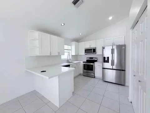 1975 Oak Berry Cir, Wellington, FL 33414
