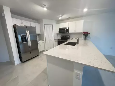 6907 Broadwater Ln, Greenacres, FL 33467