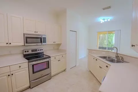 5733 NW 119th Dr, Coral Springs, FL 33076