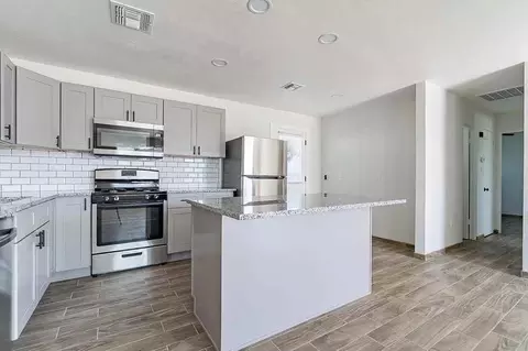 37 El Parque Dr #B, Tempe, AZ 85282
