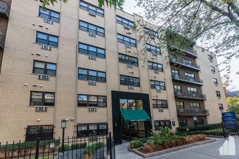 445 W Barry Ave #101, Chicago, IL 60657